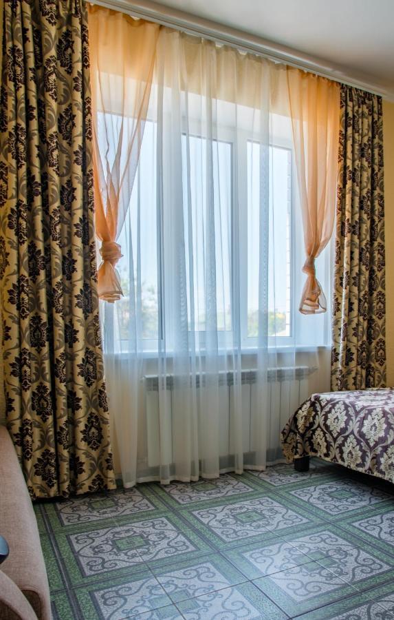 Olimp Hotel Berdyansʼk Zewnętrze zdjęcie